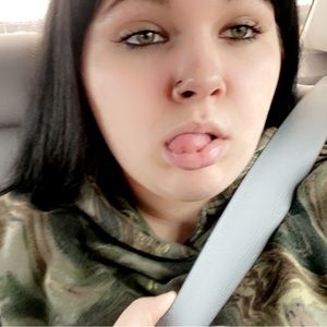 Meet your Posher, Saydra